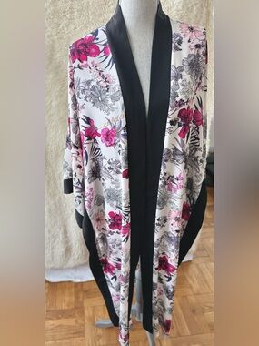Floral Kimono Robe - White & Fuchsia